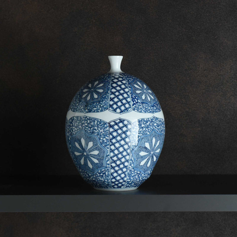 Sometsuke arabesque flower vase