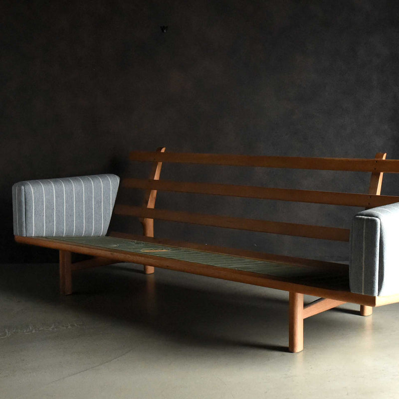 Hans J. Wegner / 3 seater sofa GE236