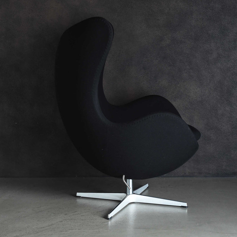 Arne Jacobsen / Egg Chair 3316